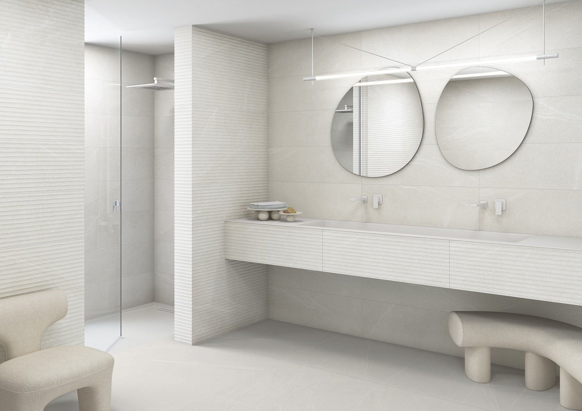Ambiente baño con revestimiento efecto piedra Orvieto Blanco - Vetonek