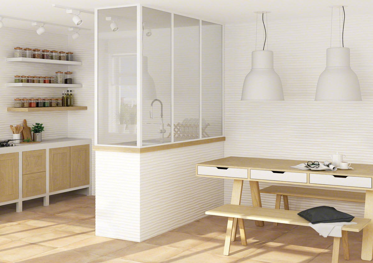 Ambiente baño con revestimiento blanco Cisternino relieve - Vetonek