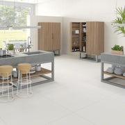 Ambiente salón con suelo porcelánico blanco Cervinia - Vetonek