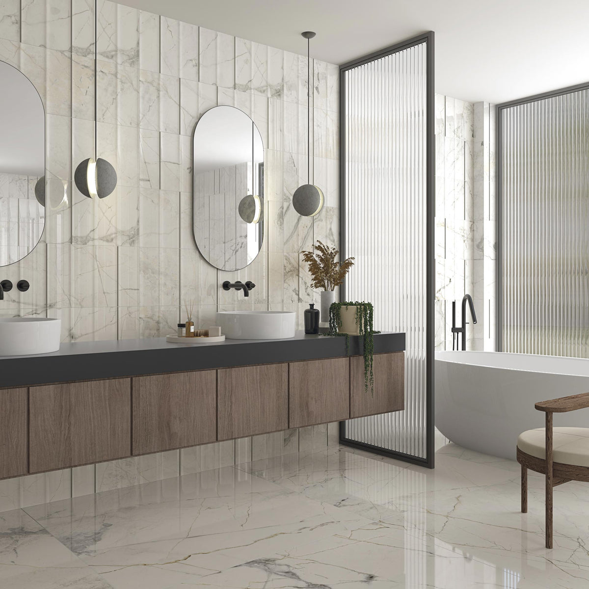 Ambiente baño con revestimiento efecto mármol Massa y vetas Seravezza - Vetonek