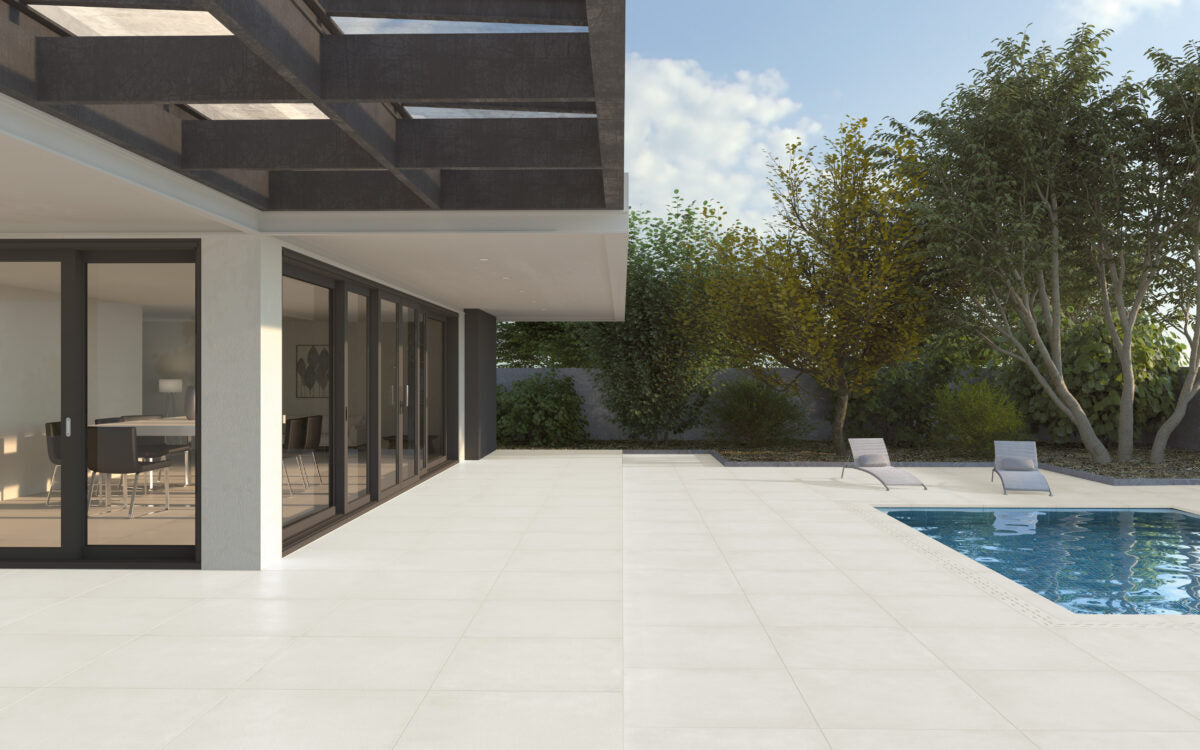 Meaux Blanco 100x100 20 mm en terraza exterior