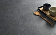 Soignies oscuro 100x100 en salón