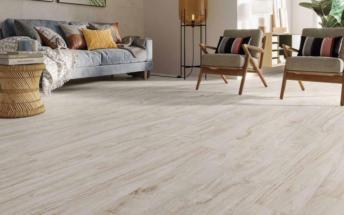 Colmar blanco 25x150 en salón