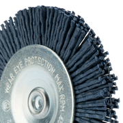 Cepillo circular de nylon Bellota 50825F montado en taladro