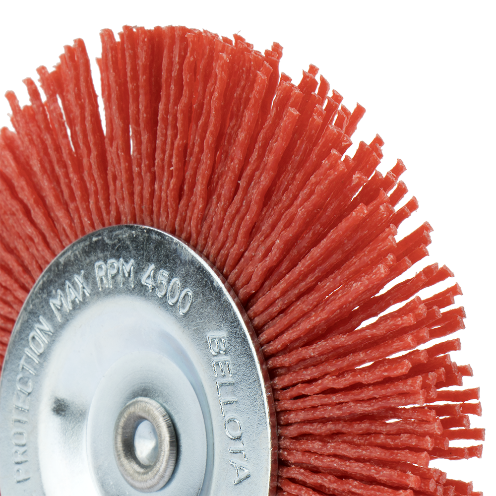 Cepillo circular de nylon Bellota 50825B montado en taladro