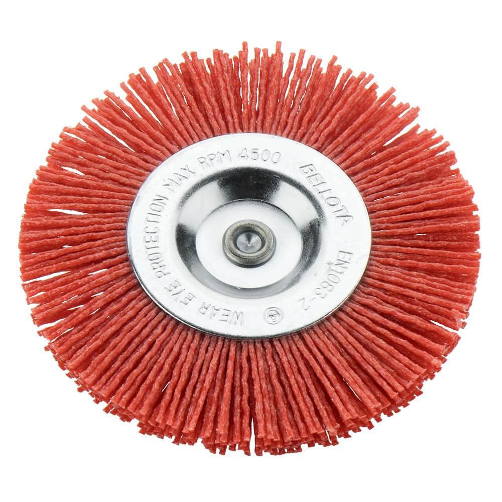 Detalle del filamento rojo del cepillo Bellota 50825B