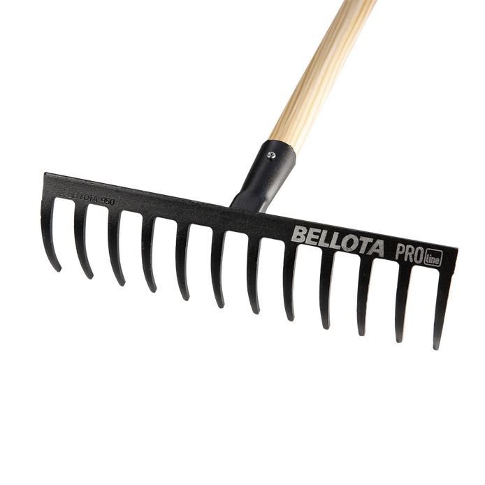 Detalle de la cabeza de acero templado del rastrillo Bellota 950CML