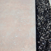 Dalle en grès cérame marron Béton parfaite pour décorer les jardins et les espaces extérieurs avec style.