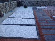 Bordillo de pizarra rústica óxido xisto ideal para jardinería y decoración exterior.
