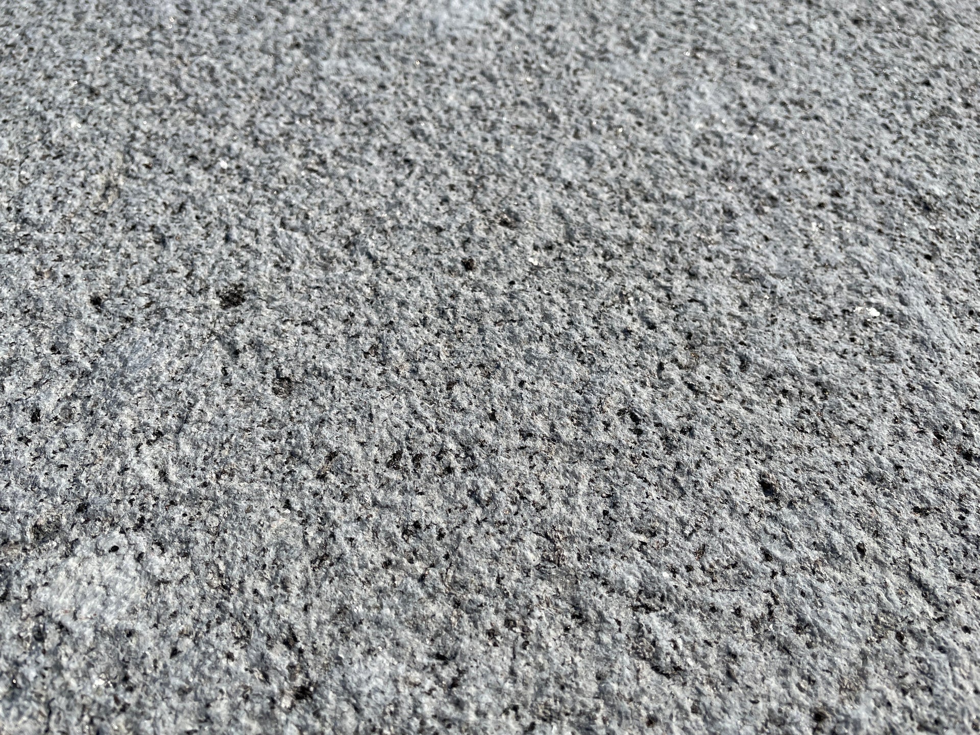 Losas de granito para jardín, ideales para crear caminos y decoraciones exteriores.