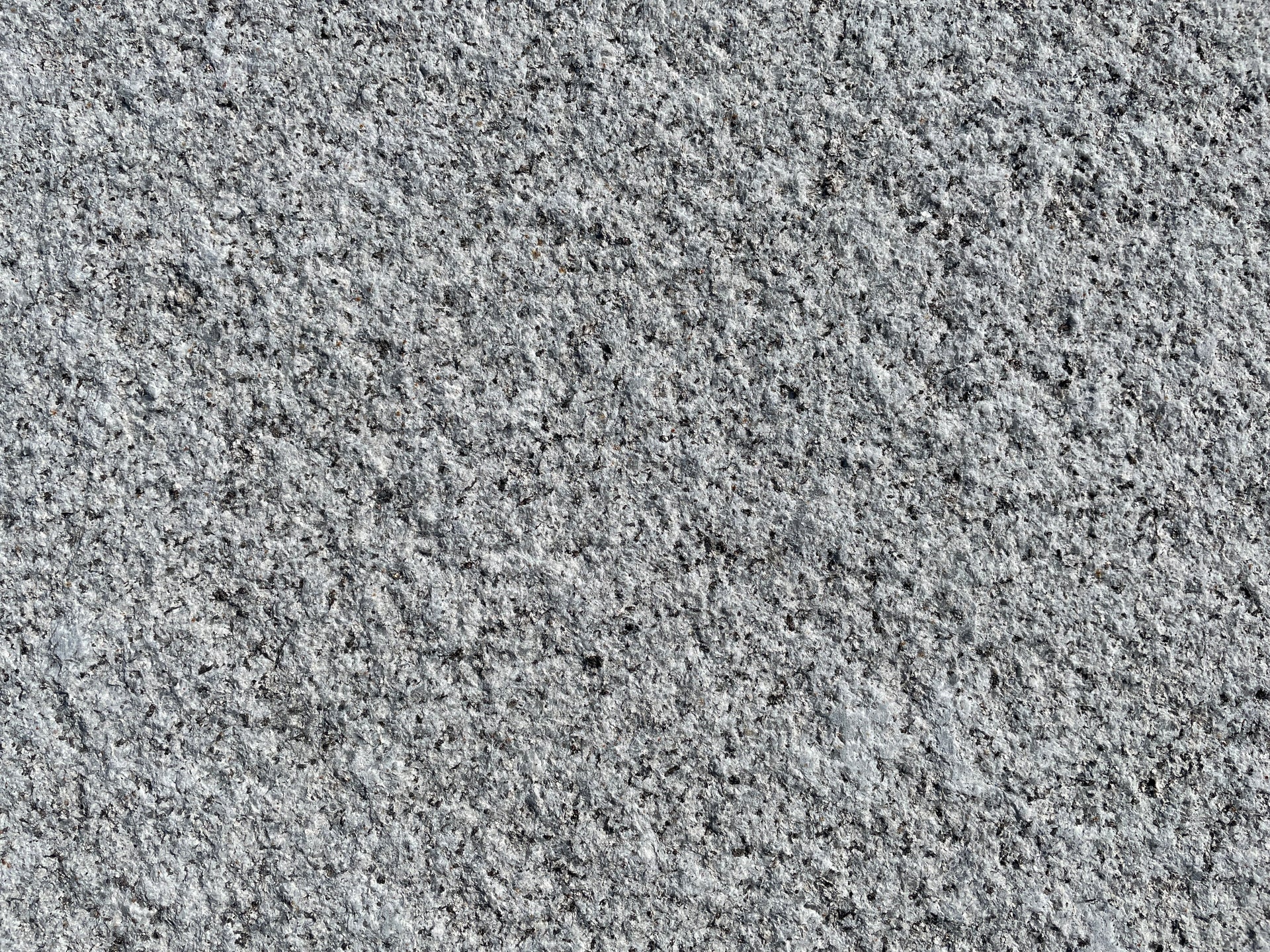 Losas de granito para jardín, ideales para decorar y crear senderos en exteriores.