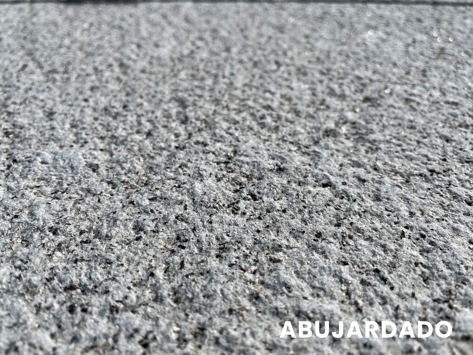 Losas de granito para jardín, ideales para crear caminos y decorar espacios exteriores.