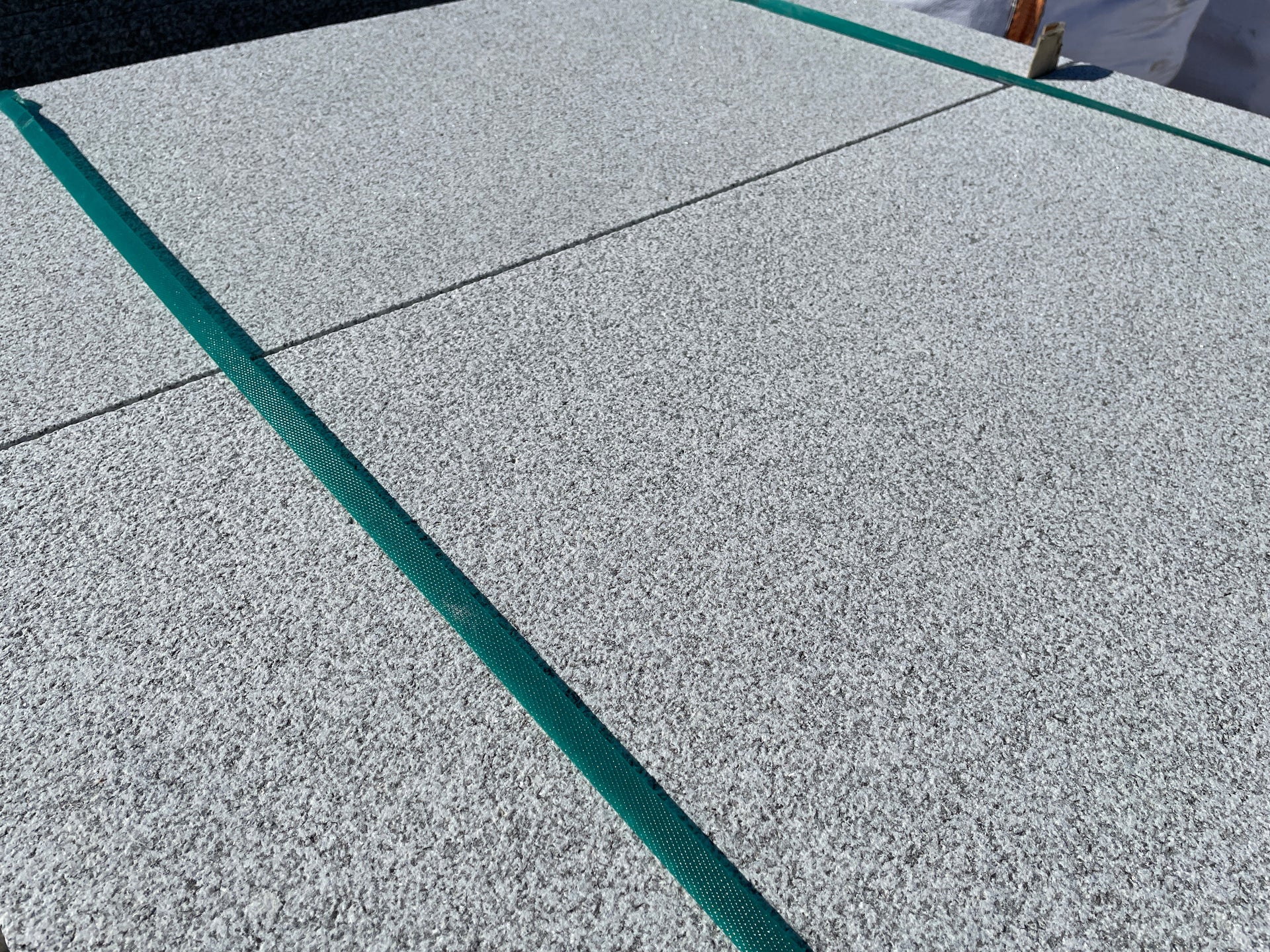 Losas de granito para jardín, ideales para caminos y decoración de exteriores.