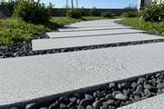 Losas de granito para jardín, ideales para crear caminos y decoraciones exteriores.