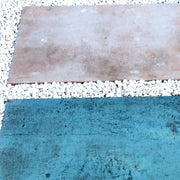 Dalle en grès cérame effet terre cuite idéale pour les jardins, la décoration extérieure, résistante et élégante.
