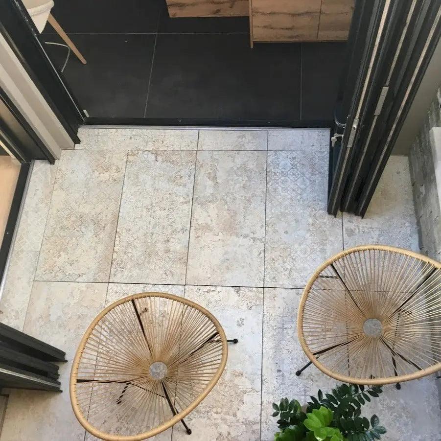 Dalle en grès cérame pour extérieur Vintage, parfaite pour décorer les jardins et les patios en plein air.