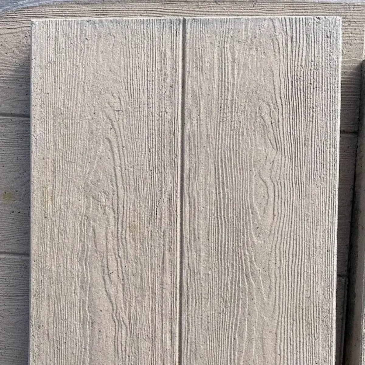 Dalle béton imitation traverses de train en bois