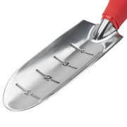Trasplantador estrecho de aluminio Bellota HMC1001 con mango ergonómico sobre fondo blanco