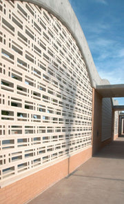 Celosía Hormilleja de hormigón blanco en cerramiento