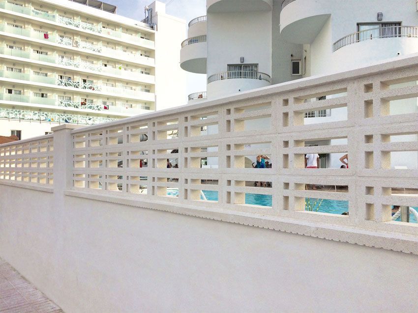 Muro calado con Celosía Hormilleja de hormigón blanco