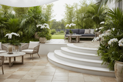 Patio elegante con Escalón Medinaceli de hormigón en blanco conectando dos niveles - Vetonek