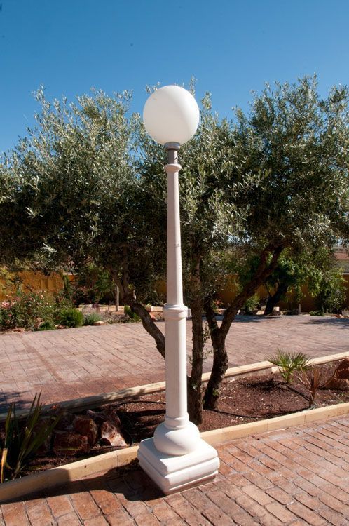 Farola Pedroso en entrada
