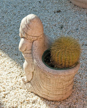 Gnomo Comilón en jardín