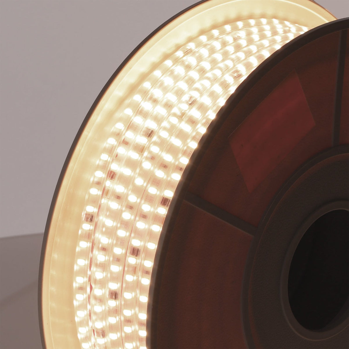 Tira de 60 LEDs/M 1500Lm/M 6000ºK SMD2835 Autorectificada 220VAC IP65 x50M — Vetonek (5)