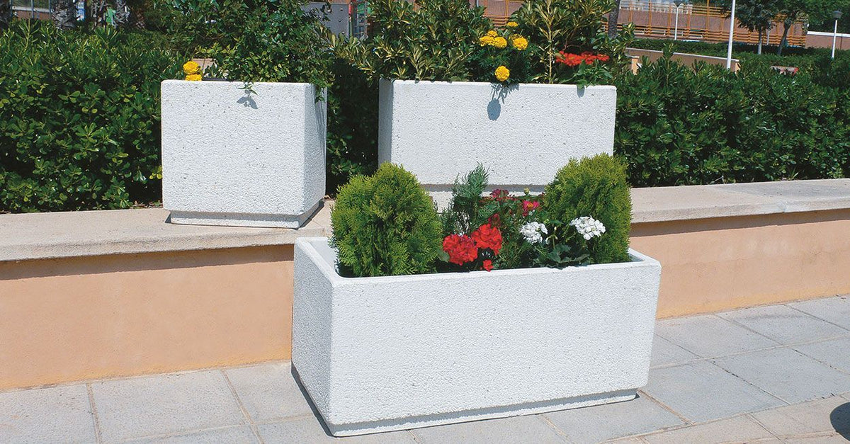 Jardinera San Asensio moderna de hormigón blanco