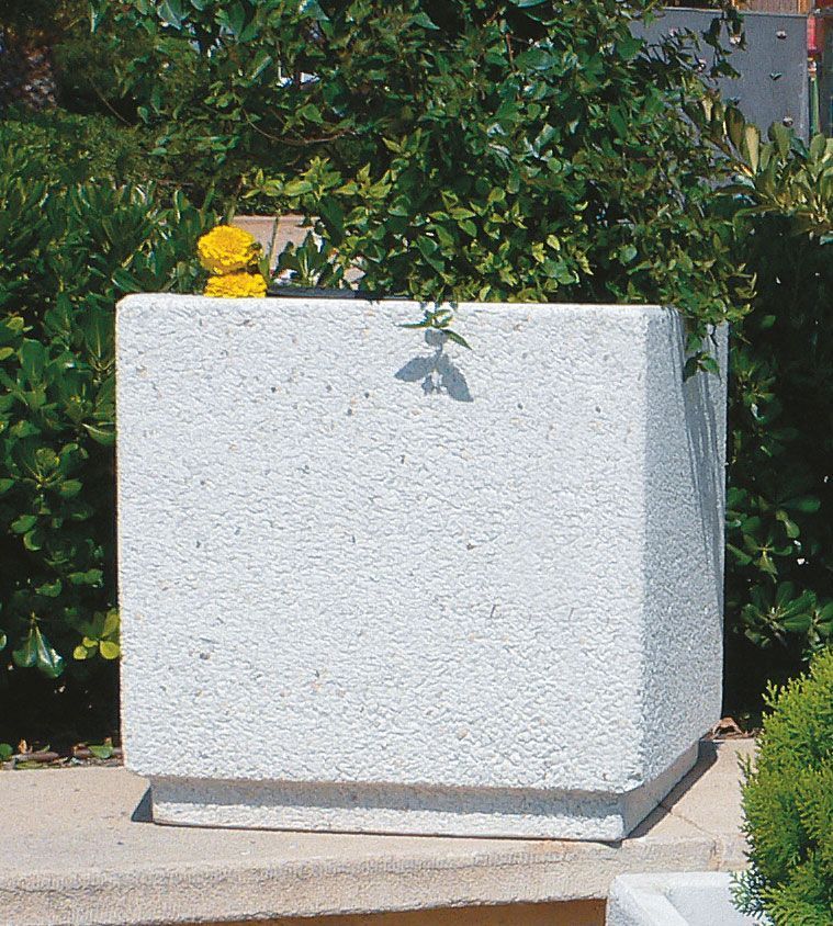 Jardinera Anguciana cúbica de hormigón blanco