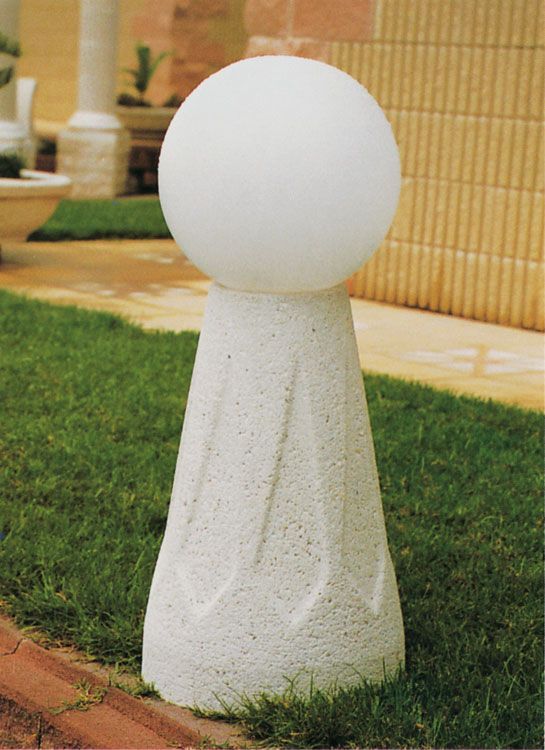 Lámpara San Millán en jardín