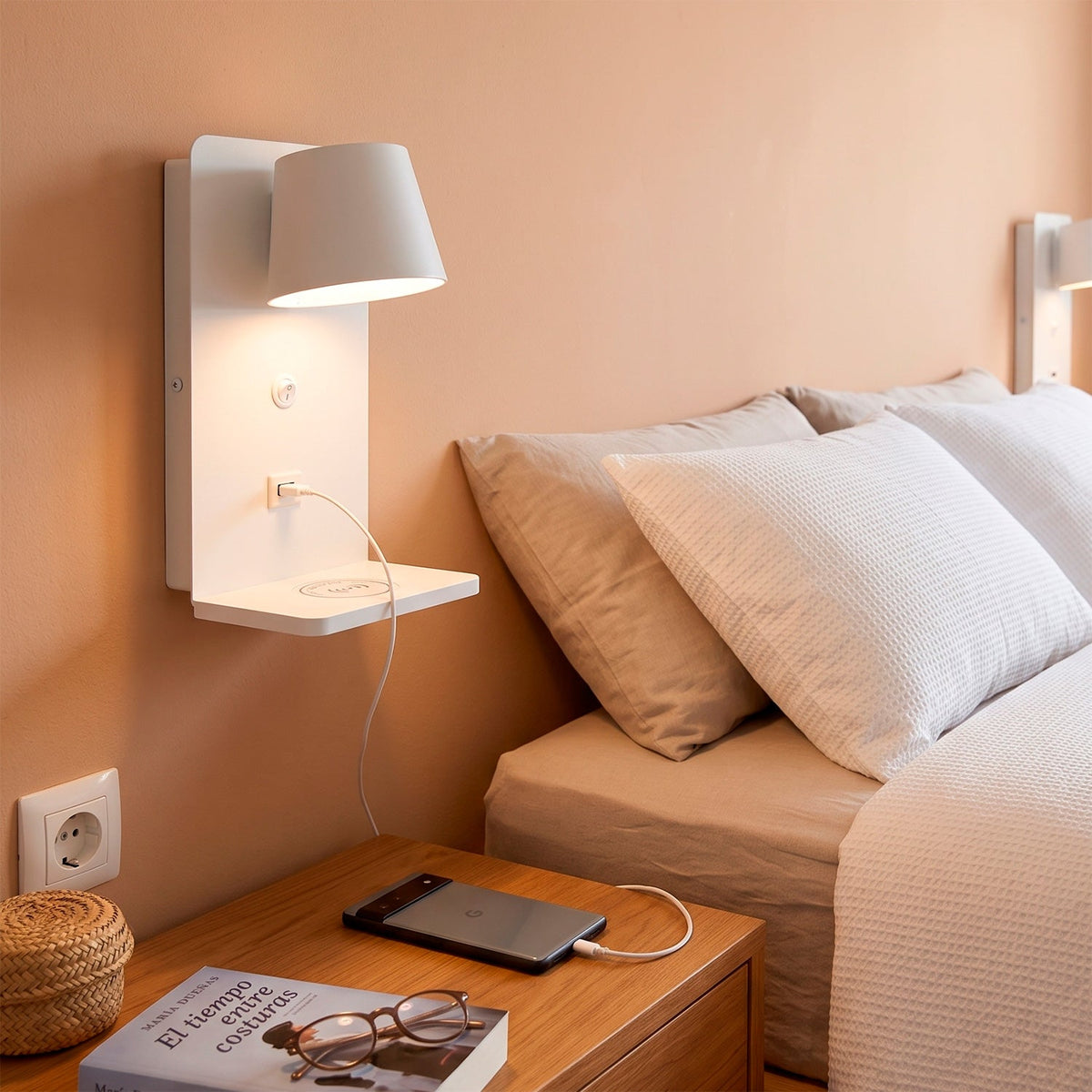 Aplique de pared para lectura con puerto USB "Lumo"6W Base carga inalámbrica — Vetonek