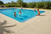 Bord de piscine en béton - Vetonek