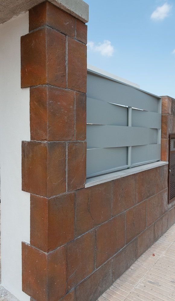 Muro con revestimiento Cintruénigo y esquinas a juego