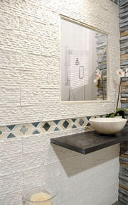 Revestimiento Ujué con cenefa decorativa