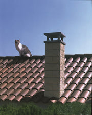 Sombrero de chimenea de hormigón visto de frente, patas y cámara de ventilación perimetral - Vetonek