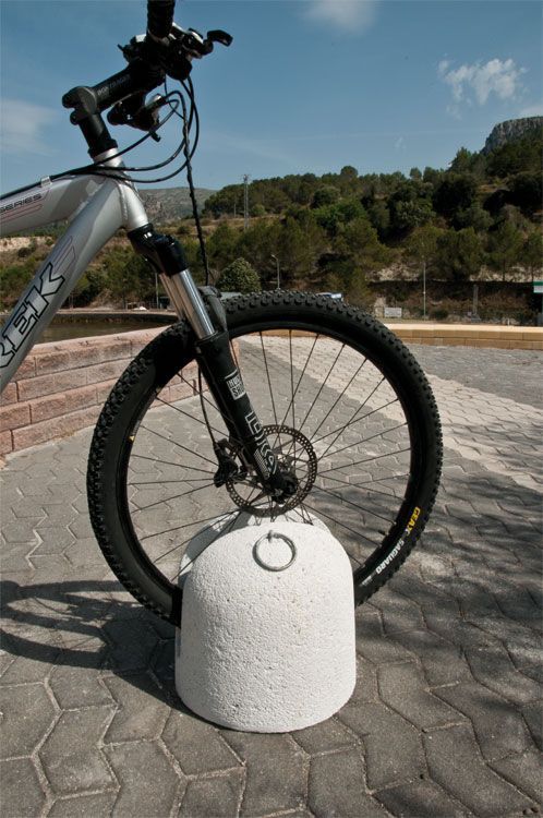 Aparcabicicletas Leza con bicicleta