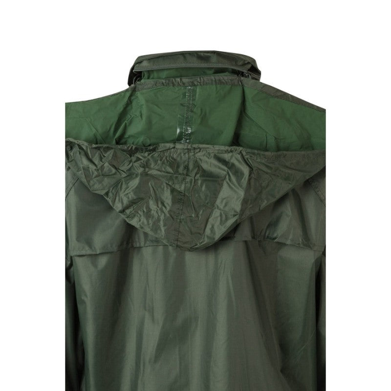 Detalle de la capucha oculta del traje de lluvia Velilla 195 - Vetonek