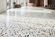 Pavimento de terrazo continuo ejecutado con Sikafloor®-169 de Sika, resina epoxi ligante para áridos decorativos - Vetonek