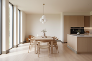 Cocina comedor luminosa con Zócalo Albarracín Bicolor de hormigón en arena en la base de las paredes - Vetonek